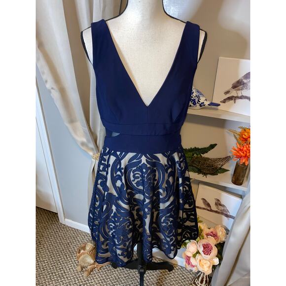 Xscape Women’s Embroidered V-Neck Fit & Flare Dress GUC Navy Blue Nude Lining - Picture 2 of 13